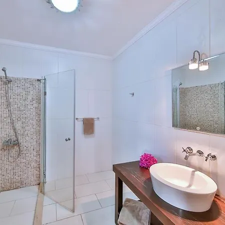 Nane Villa
